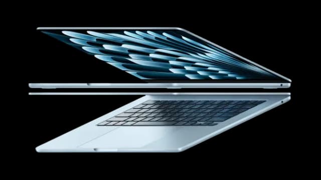 Apple MacBook Air M4 15 inch Image